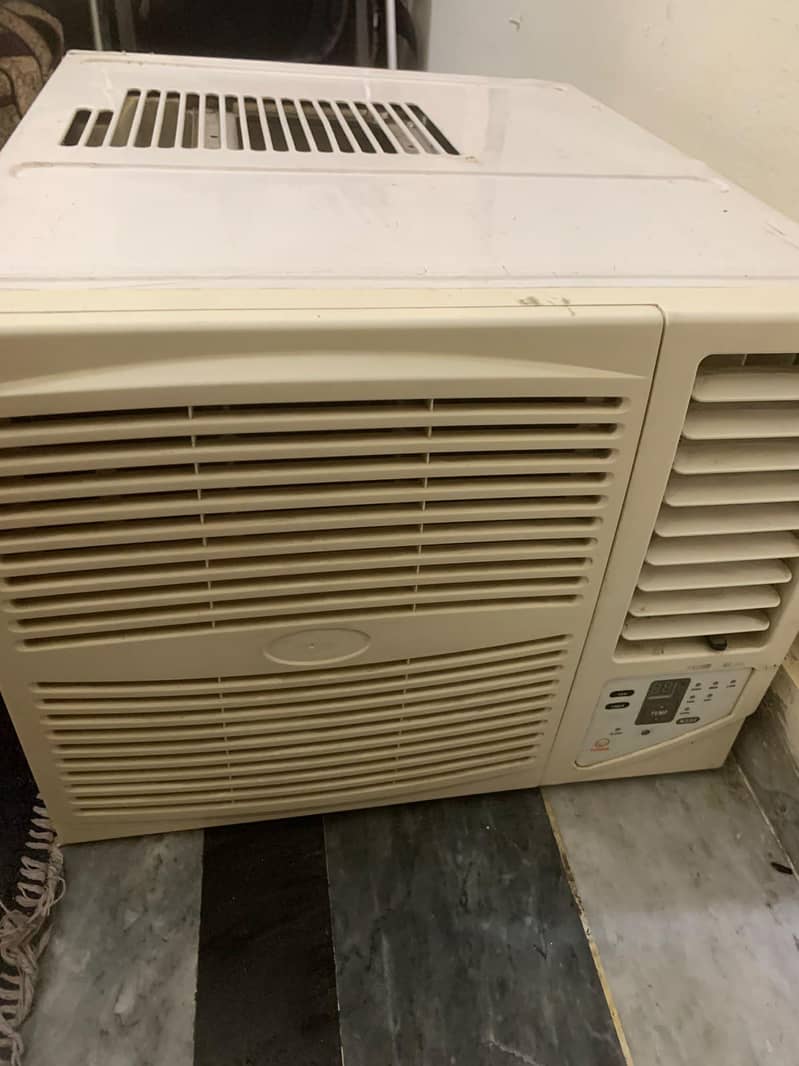 window AC 0