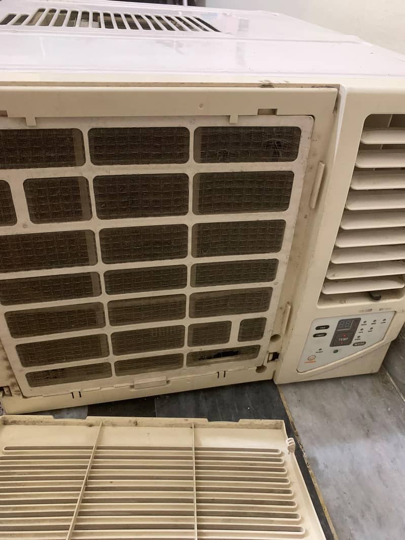 window AC 2