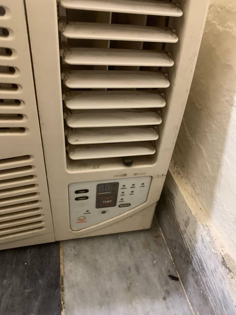 window AC 3