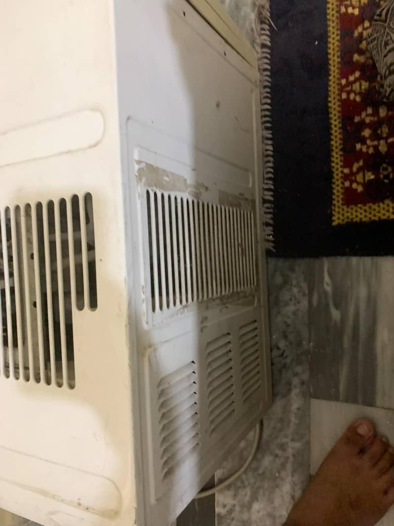 window AC 6