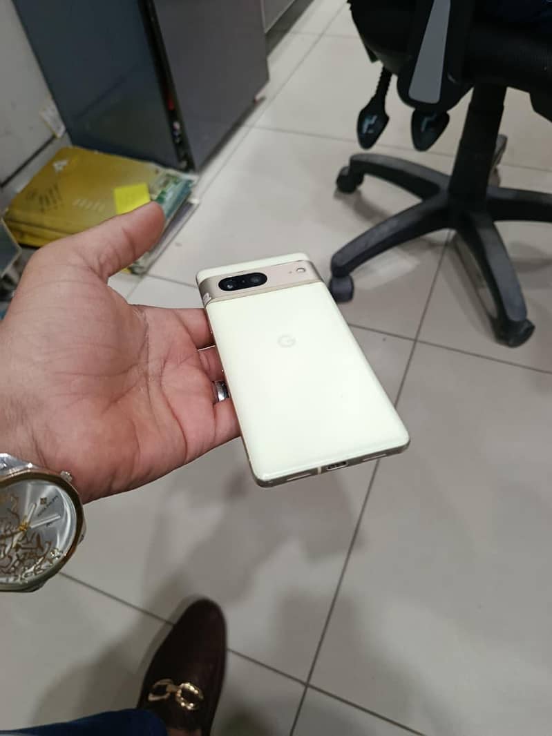 Google Pixel 7 4