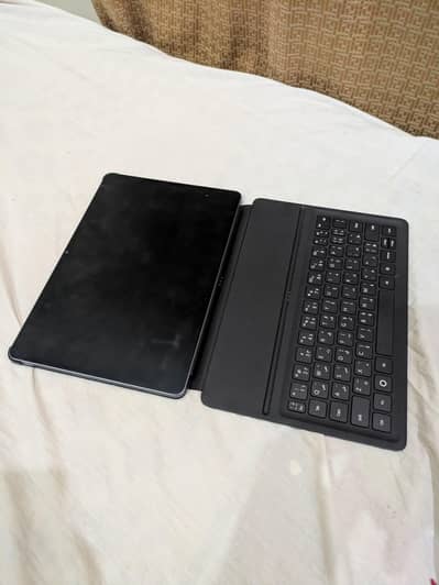 Huawei tablet matepad 11.5 with the digital keyboard