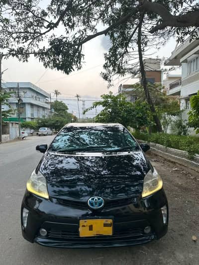 Toyota Prius S LED 1.8 – Model 2015 (Registered 2018)