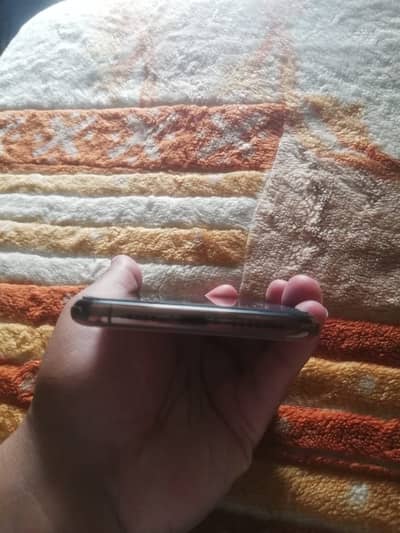 Iphone 11pro max 64gb pta approved gold waterpack
