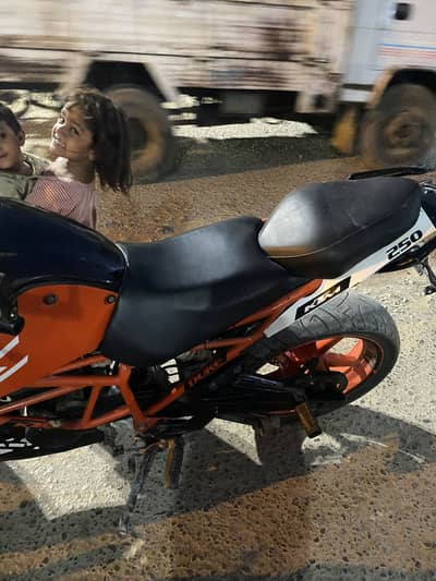 KTM DUKE REPLICA
