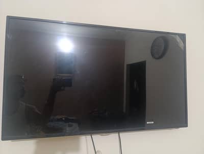 LCD 40 Inch For Sale with wall mounted stand