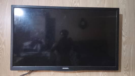 Nobel 43 inch Bahut acchi chal rahi hai bus Maine Android leni hai