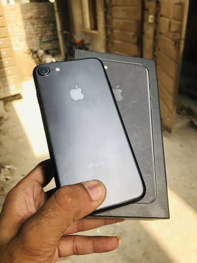 Iphone 7 128 Pta with box & charger