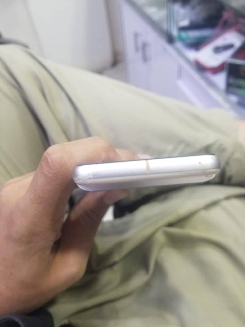 Google Pixel 8 2