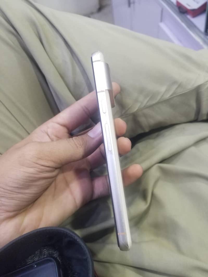 Google Pixel 8 3