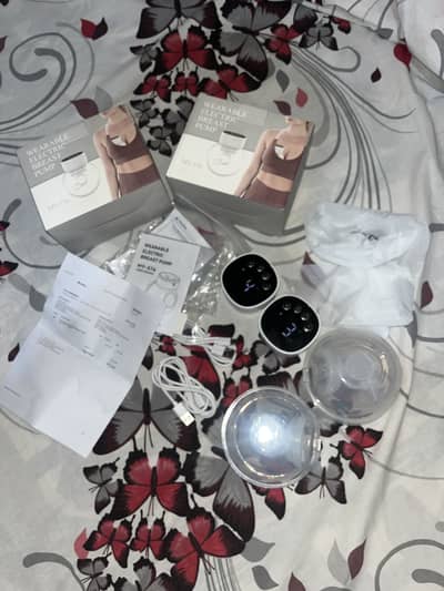 Wearable electric breast pump double