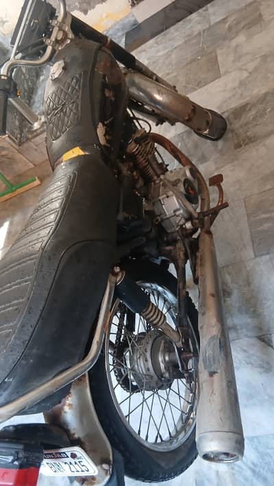 Crown 125