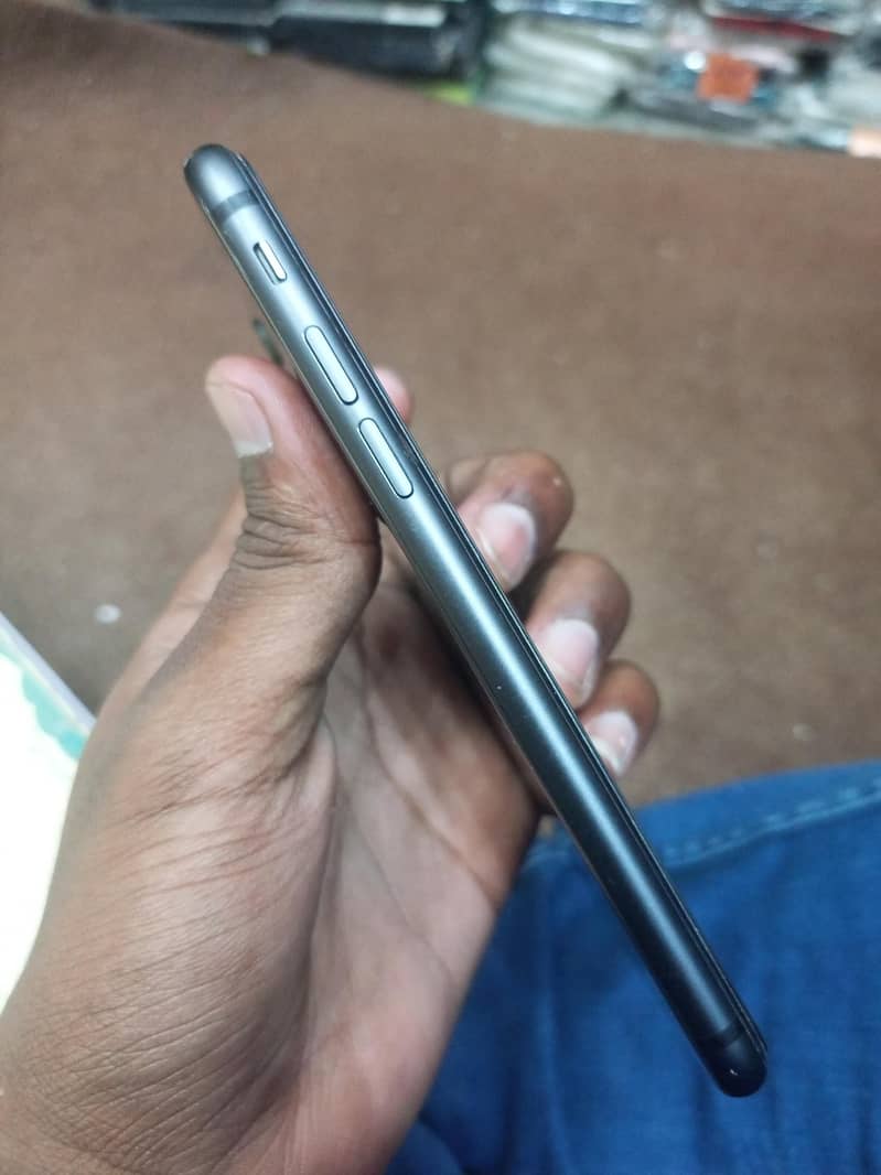 Apple iPhone 8 1