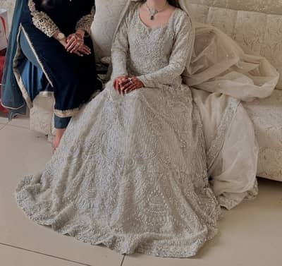 Bridal dress in really good condition (worn once)