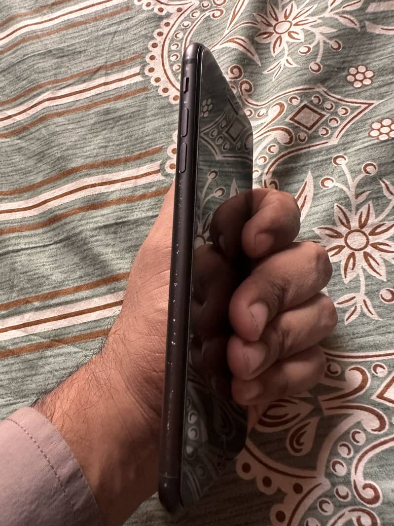 Apple iPhone 8 Plus 2