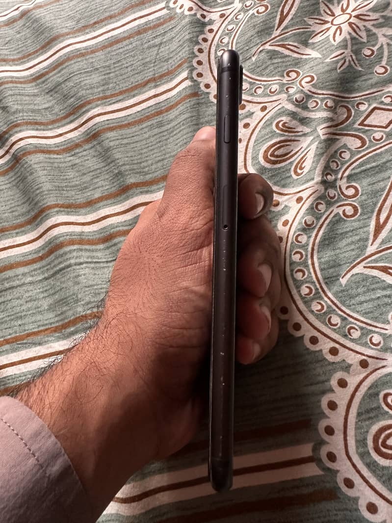 Apple iPhone 8 Plus 3