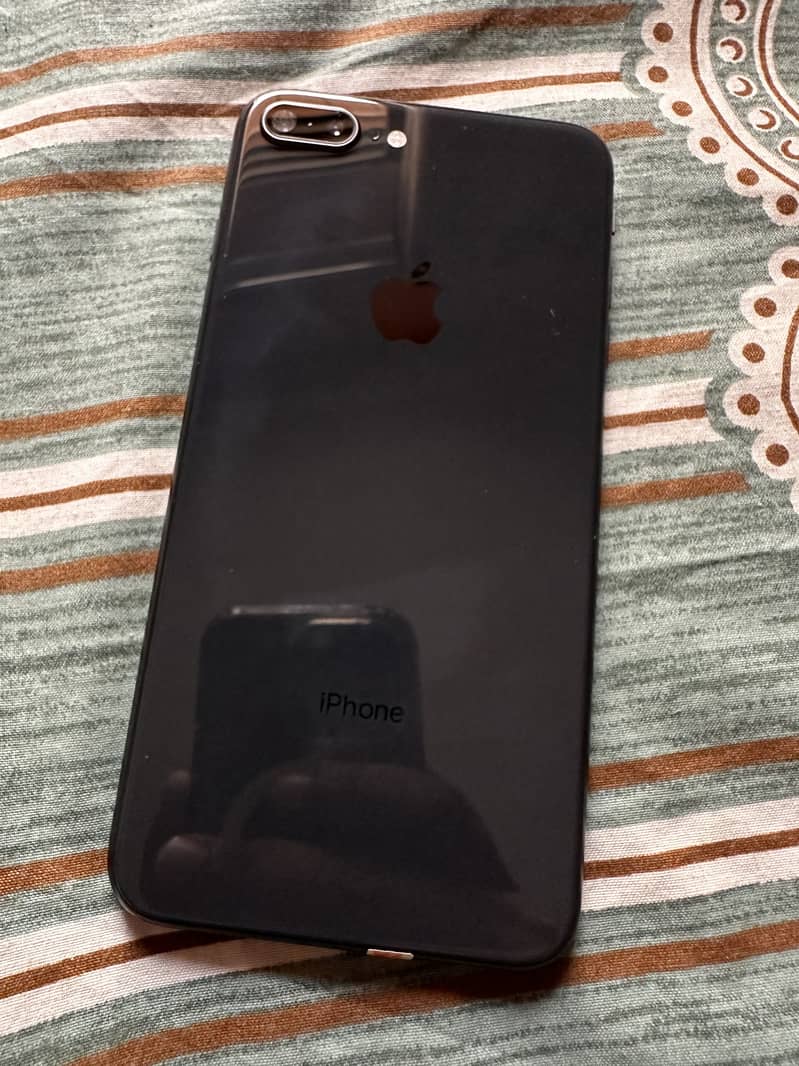 Apple iPhone 8 Plus 5