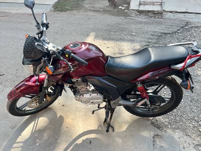 Suzuki GSX 125 (2023 Model) – Pristine Condition & Low Mileage