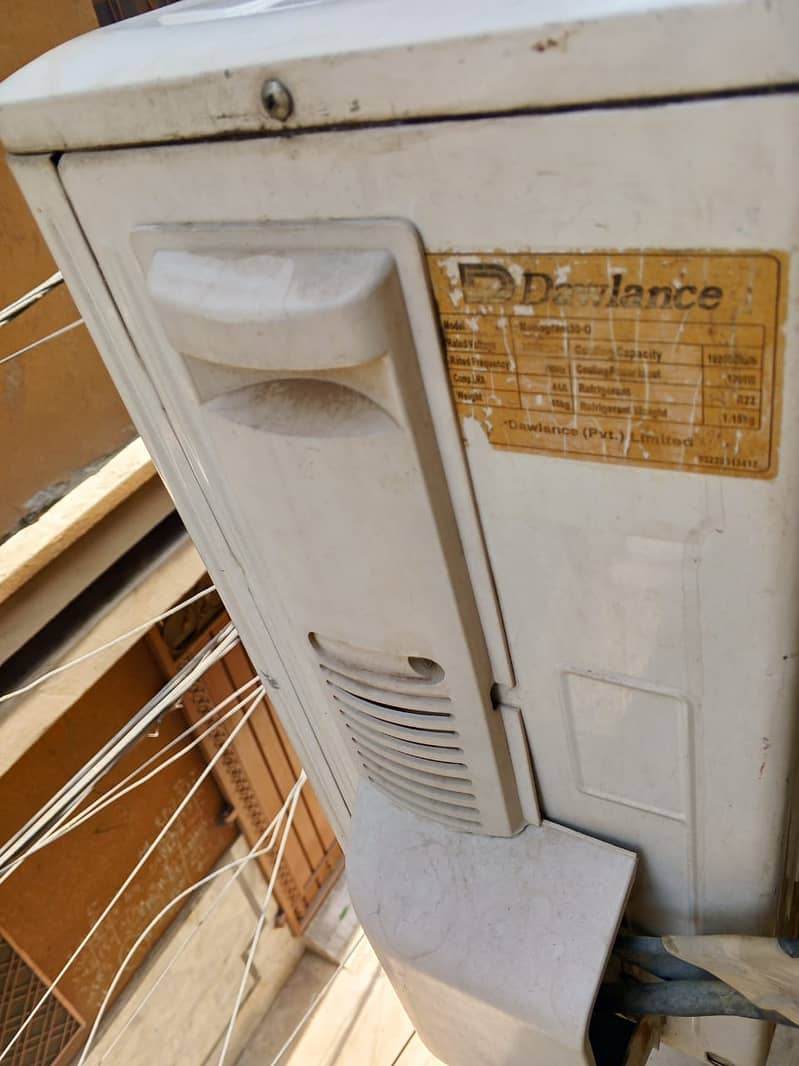 Split AC 1.5 Dawlance 4