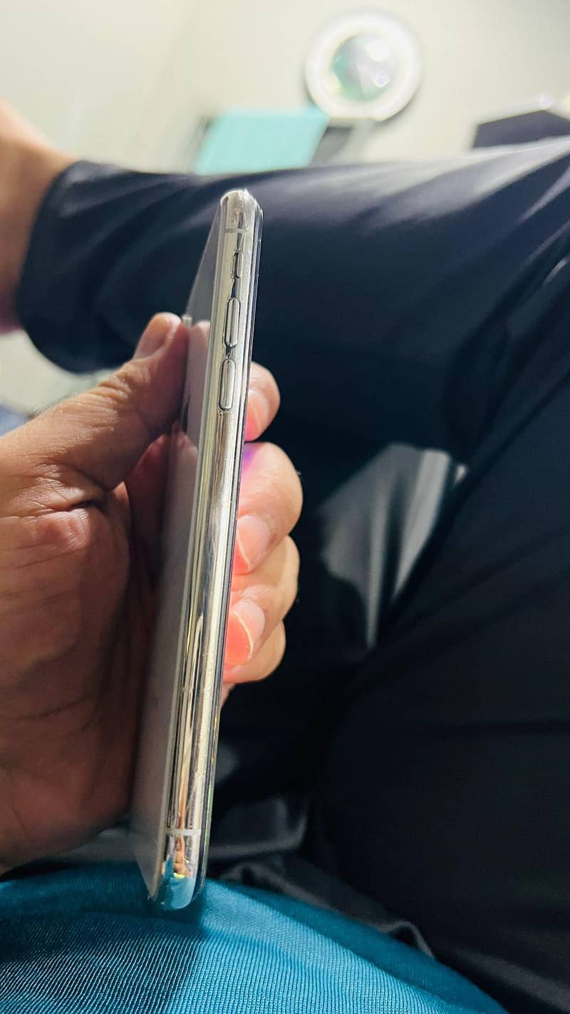 Apple iPhone X 5