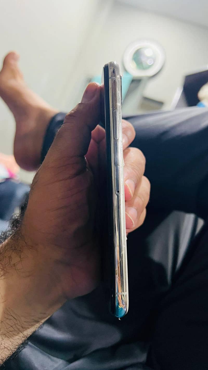 Apple iPhone X 6