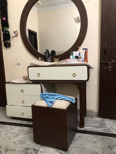 Single beds with dressing for sale