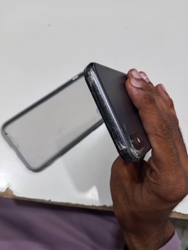 Apple iPhone X 4