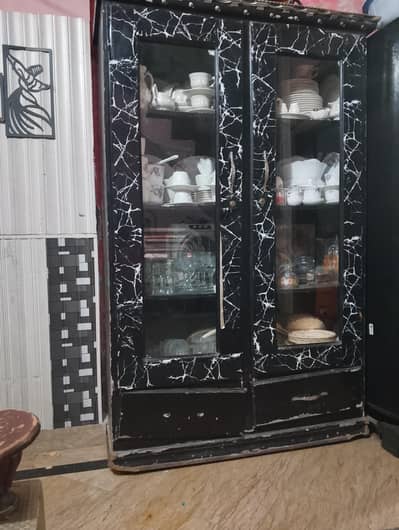5 year old showcase in good condition