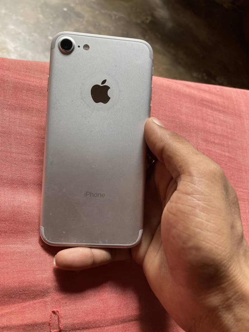 Apple iPhone 7 1