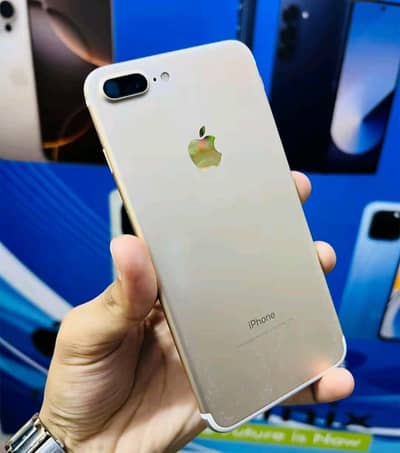 I phone 7 plus 128 gb with box whtsaap number 0344.4550. 889