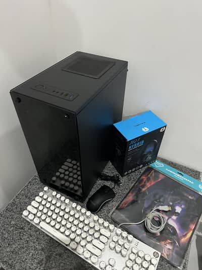 Gaming pc with accessories for sale