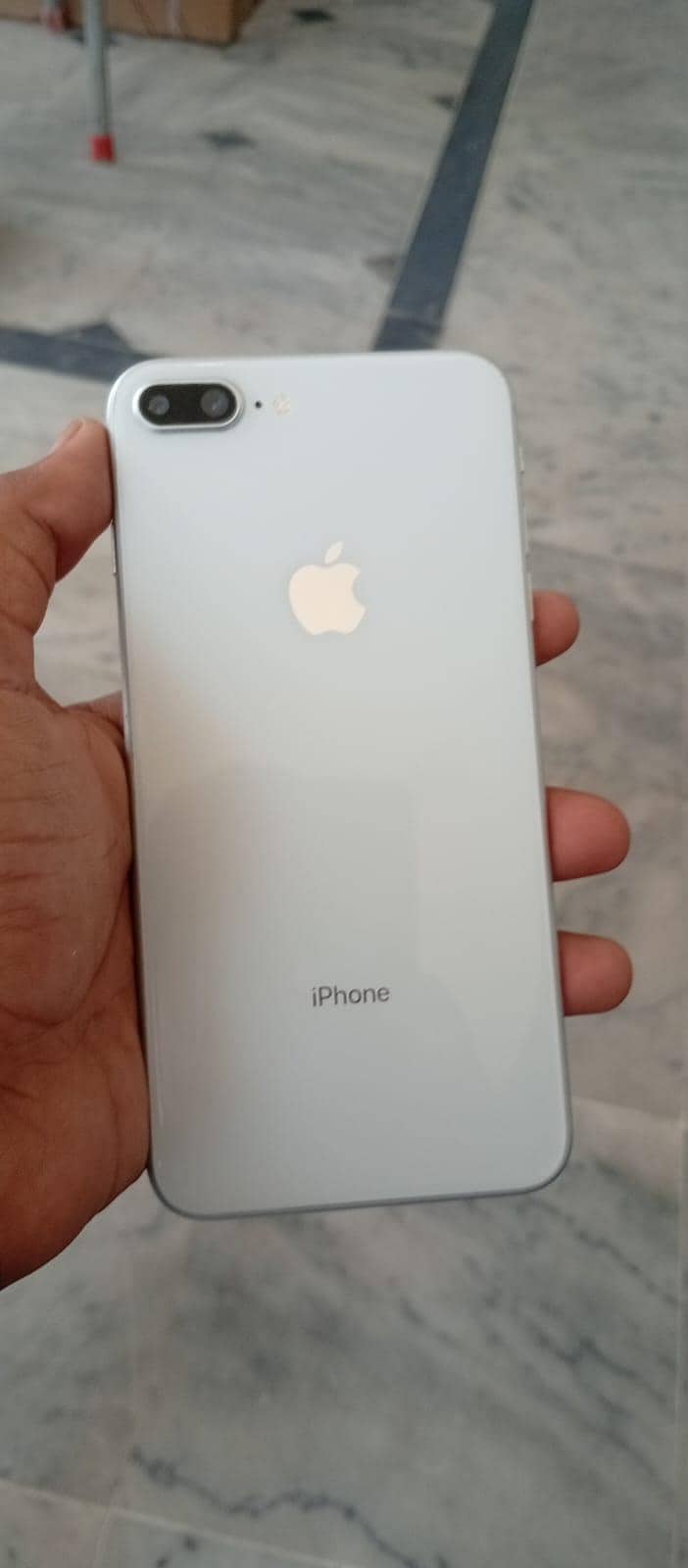 Apple iPhone 8 Plus 1
