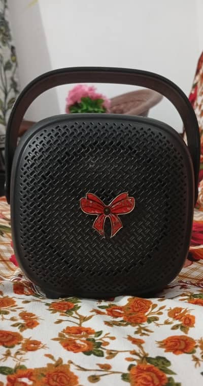 Base loud voice speaker