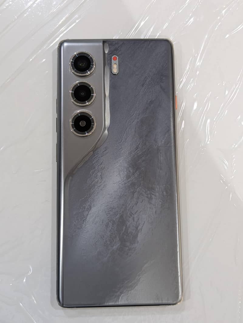 Tecno camon 40 pro plus 0