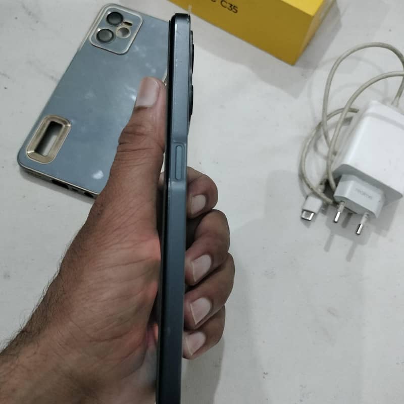 Realme C35 4