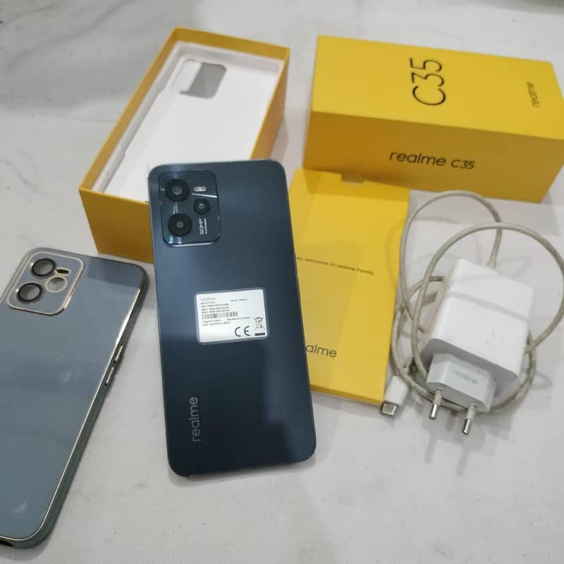 Realme C35 11
