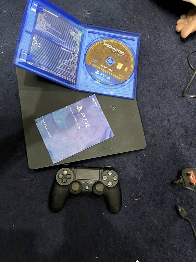 PS4 slim 1