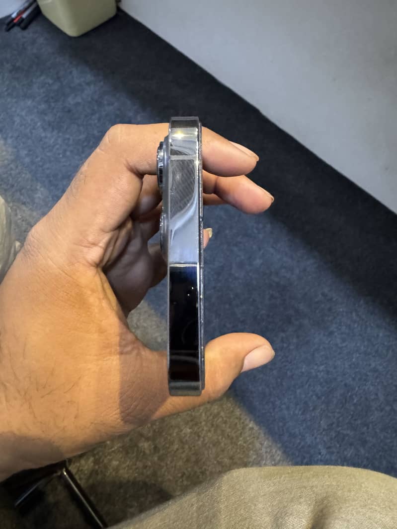 Apple iPhone 13 Pro 2
