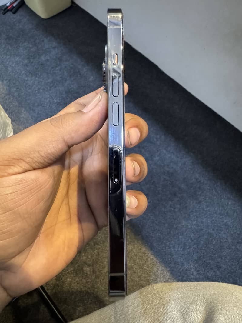 Apple iPhone 13 Pro 4