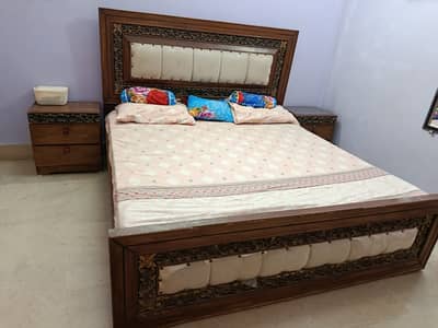 Akhroat patex king bed