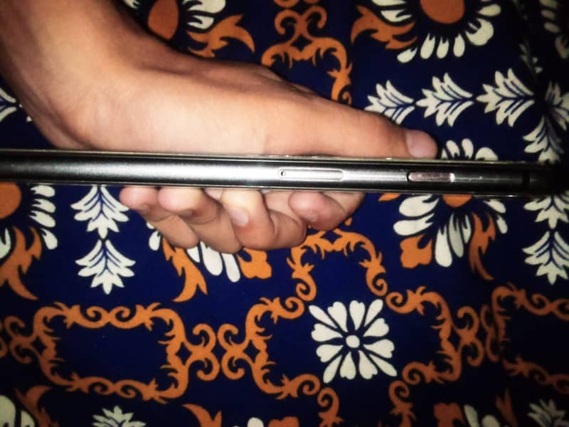 Apple iPhone 8 Plus 1
