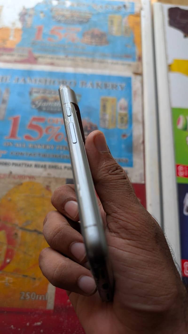 Google Pixel 8 4