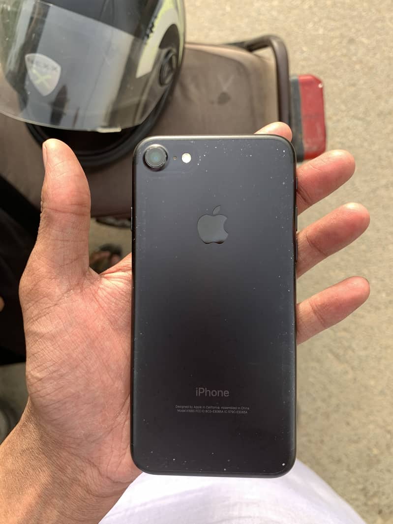 Apple iPhone 7 2