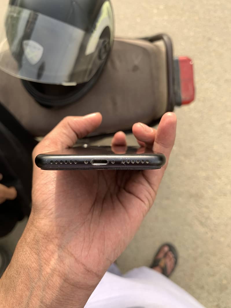 Apple iPhone 7 3