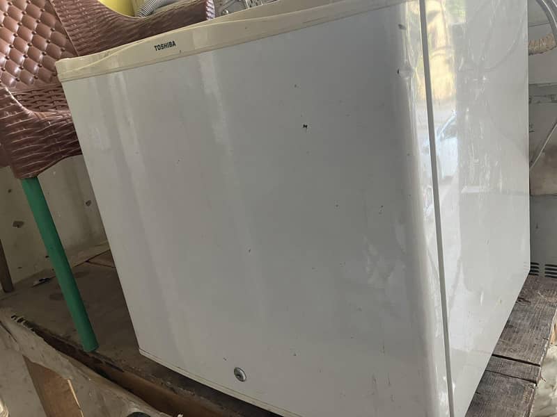 SMALL FREEZER 0