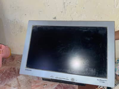 SAMSUNG MONITOR USED 32CM
