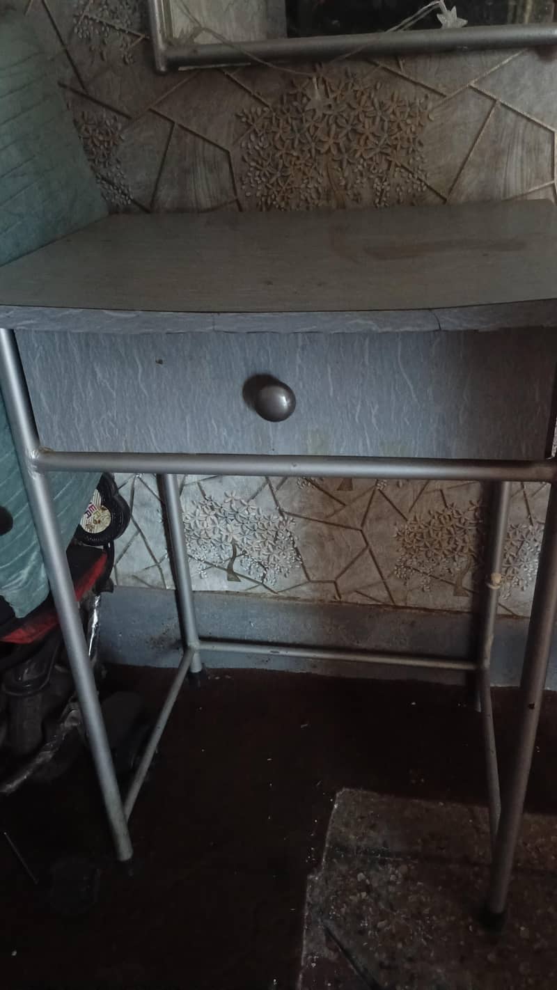 iron dressing table 1