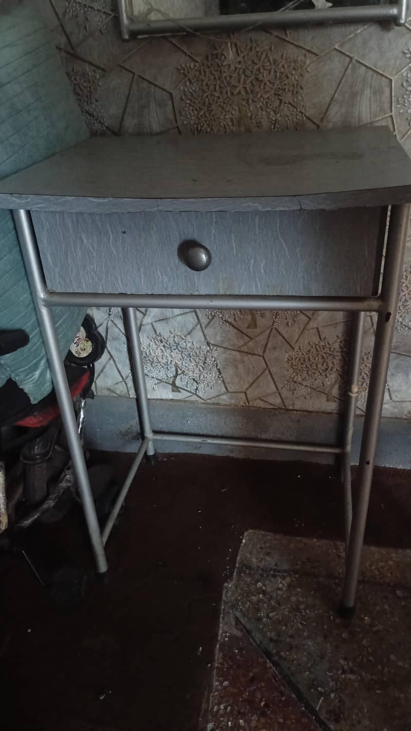 iron dressing table 2