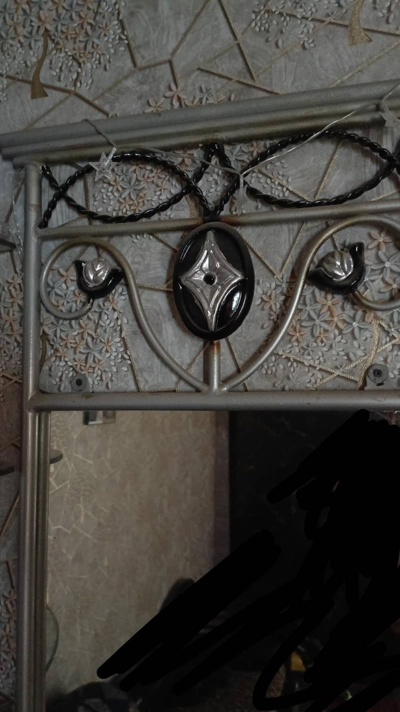 iron dressing table 3