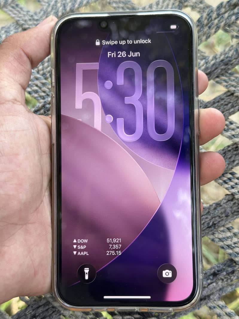 Apple iPhone 16e 1